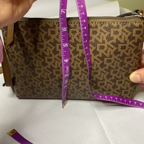 DKNY crossbody - Picture 4 of 8